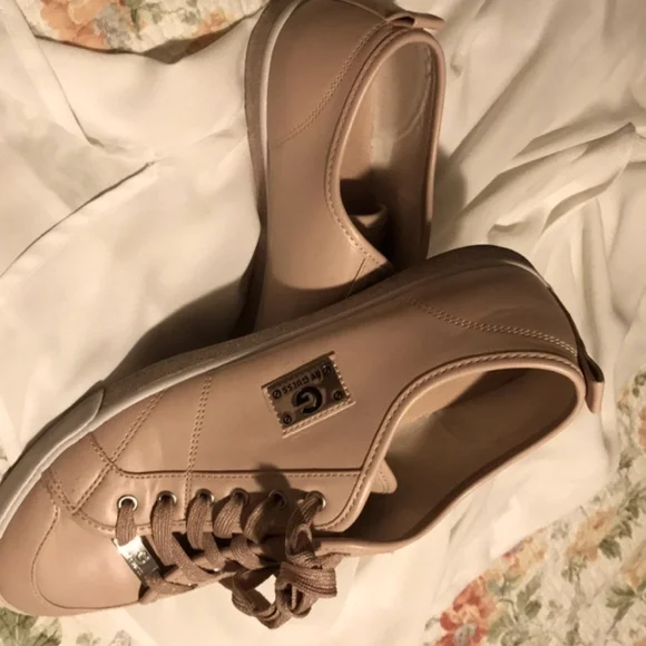 COPY - Guess sneakers size 11 very good used condition - Picture 2 of 7